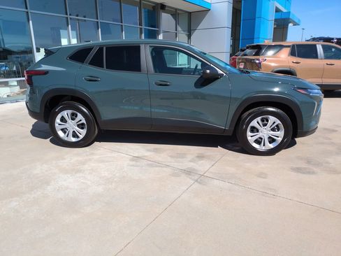 Used 2026 Chevrolet Trax LS FWD image 6
