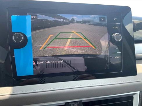 Used 2025 Volkswagen Taos SE image 19