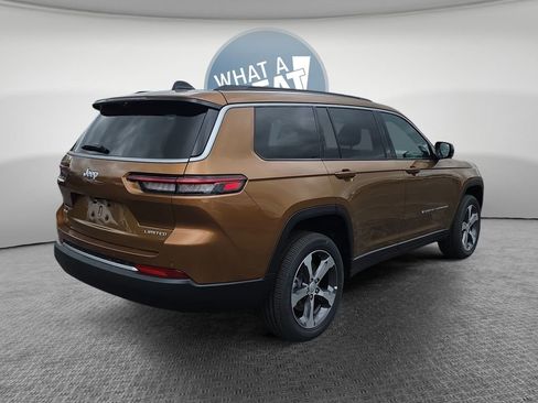 New 2026 Jeep Grand Cherokee L Limited w/ Luxury Tech Group II AWD/4WD image 3
