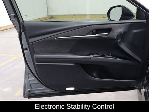 Used 2025 Toyota Camry XLE FWD image 15