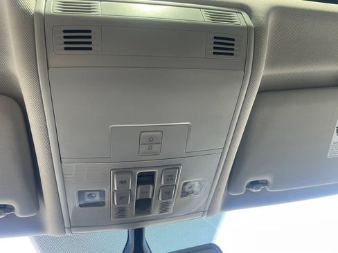 Used 2019 Volkswagen Tiguan SE w/ Panoramic Sunroof Package image 15