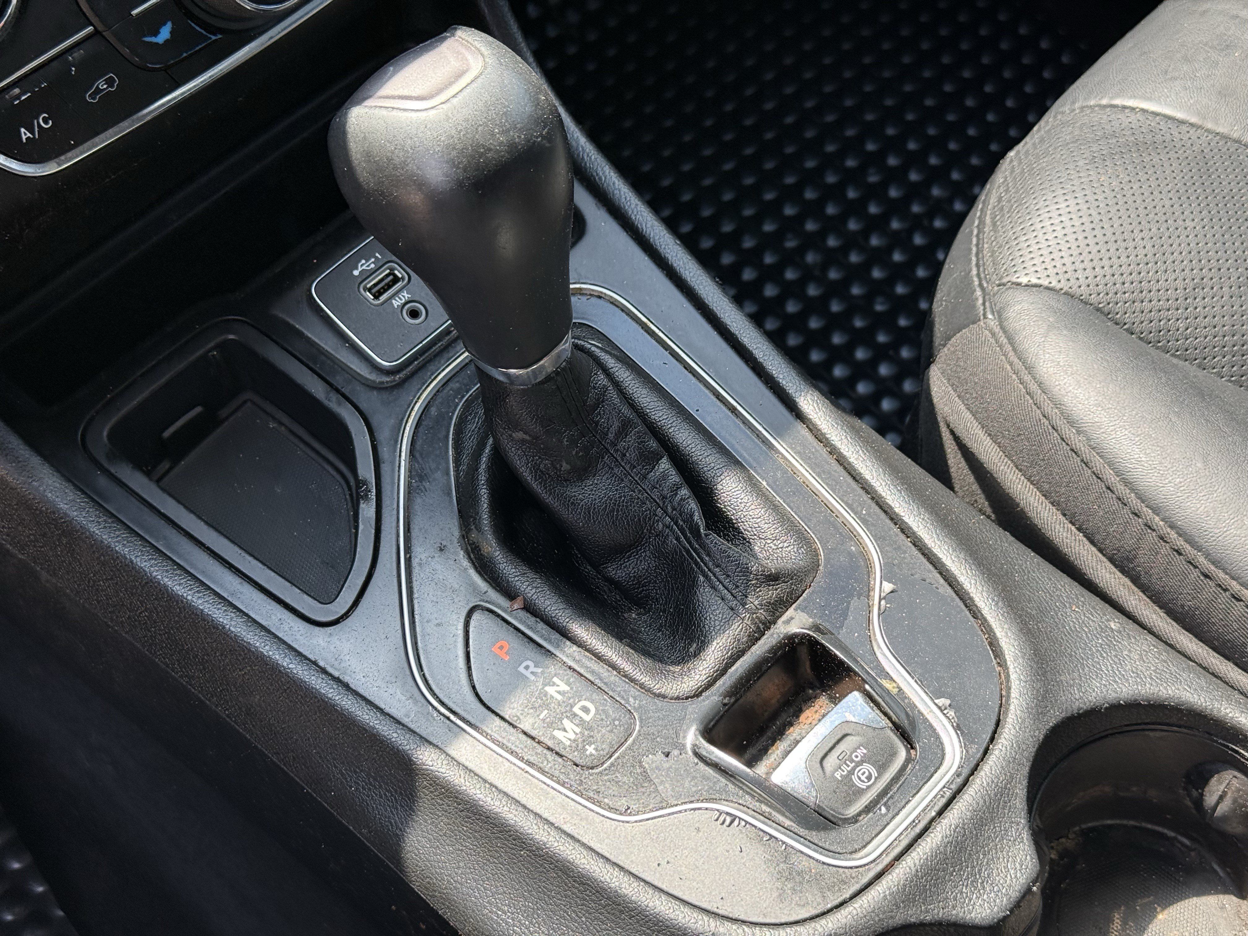 Used 2020 Jeep Cherokee Limited FWD image 23