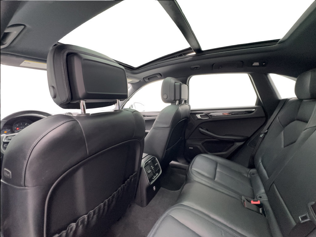 Used 2023 Porsche Macan Turbo AWD/4WD image 26