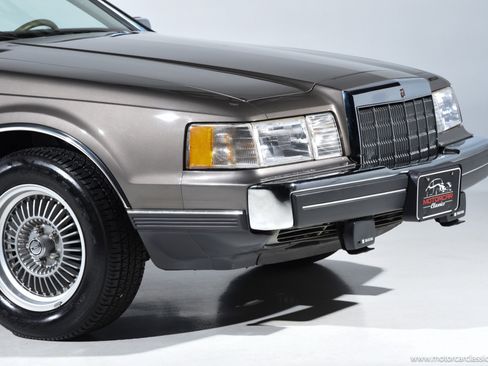 Used 1988 Lincoln Mark VII LSC RWD image 14