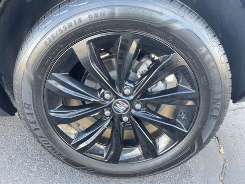 Used 2025 Buick Envista Sport Touring image 30