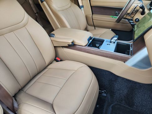 New 2025 Land Rover Range Rover SE image 13