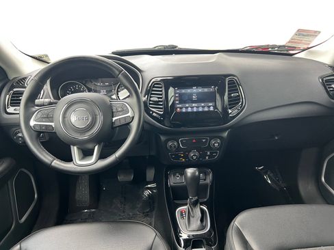 Used 2021 Jeep Compass Latitude FWD image 10