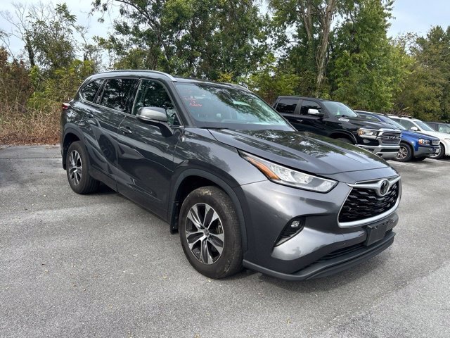 Used 2020 Toyota Highlander XLE AWD/4WD image 7