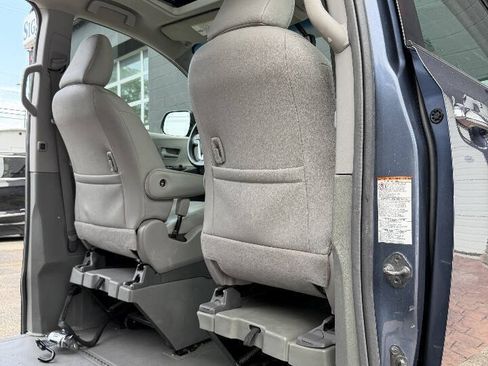 Used 2015 Toyota Sienna XLE FWD image 19