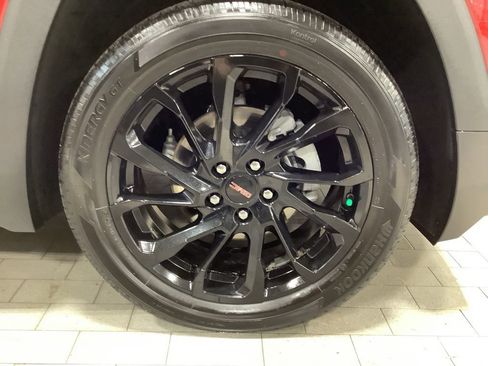 Used 2023 GMC Terrain SLE w/ Driver Convenience Package image 28