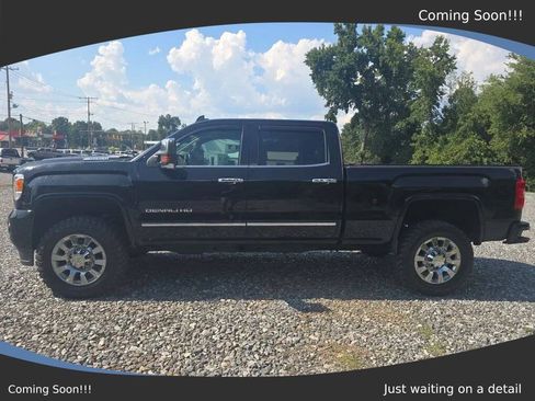 Used 2018 GMC Sierra 2500 Denali w/ Duramax Plus Package AWD/4WD image 2