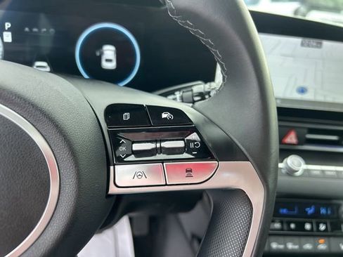 Used 2025 Hyundai Elantra SEL image 19