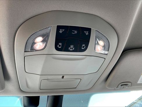 Used 2021 Chrysler Pacifica Touring w/ Cold Weather Group FWD image 34