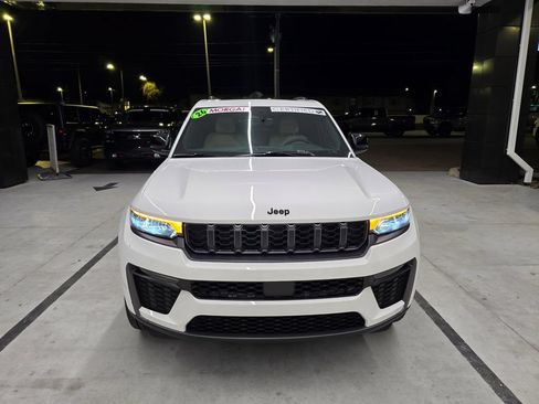 Used 2026 Jeep Grand Cherokee Limited w/ Limited Altitude Package AWD/4WD image 8
