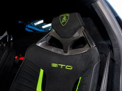 Used 2023 Lamborghini Huracan STO image 31