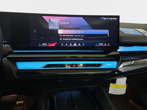 Used 2025 BMW i5 xDrive40 w/ Premium Package image 23