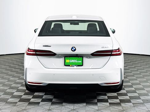 Used 2026 BMW 530i w/ Premium Package RWD image 7
