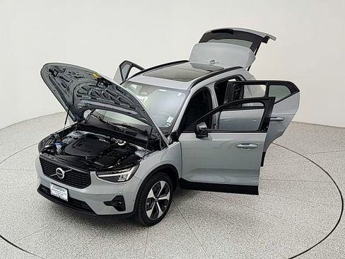 Used 2024 Volvo XC40 B5 Plus w/ Protection Package Premier AWD/4WD image 39