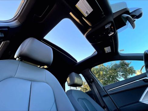 Used 2020 Audi Q3 2.0T Premium w/ Convenience Package image 13