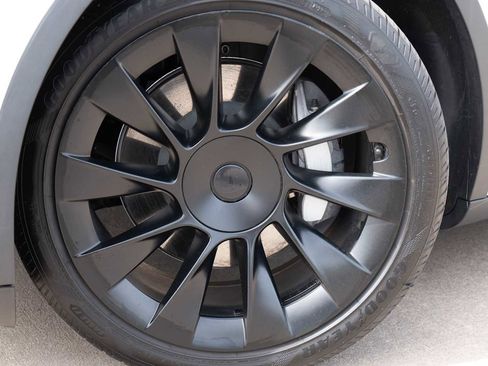 Used 2021 Tesla Model Y Long Range image 2