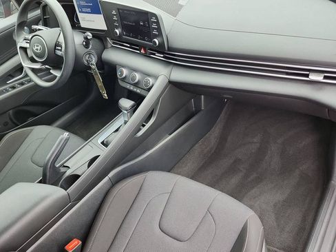 Certified 2024 Hyundai Elantra SE FWD image 14