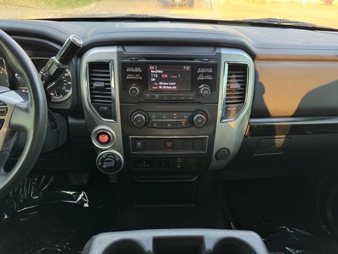 Used 2018 Nissan Titan SV AWD/4WD image 2