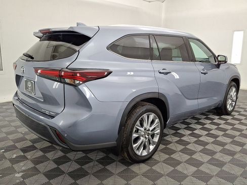 Used 2024 Toyota Highlander Limited image 25