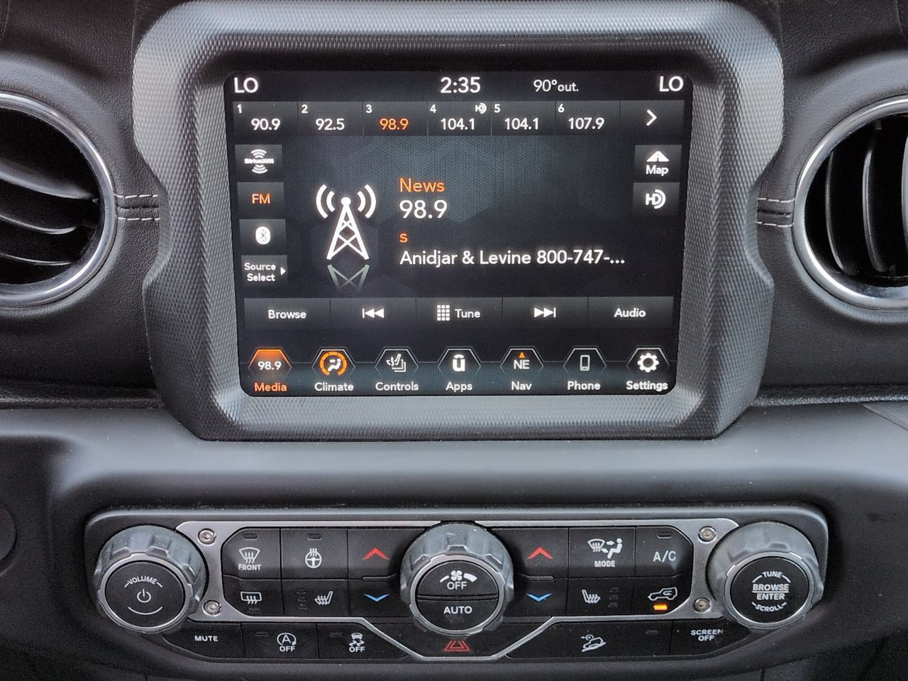 Used 2021 Jeep Wrangler Unlimited Sahara AWD/4WD image 18