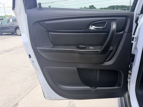 Used 2017 Chevrolet Traverse LT w/ Style and Technology Package FWD image 26