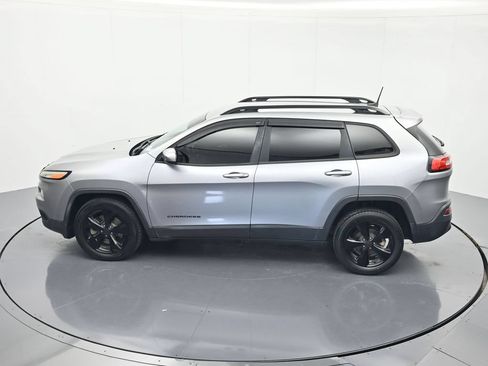 Used 2016 Jeep Cherokee Latitude FWD image 35