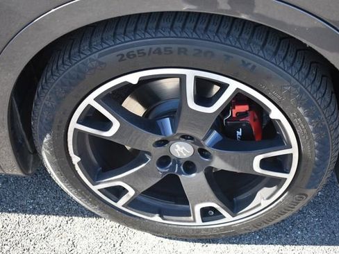 Used 2018 Maserati Levante GranLusso AWD/4WD image 11