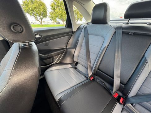 Used 2025 Volkswagen Jetta SE image 39