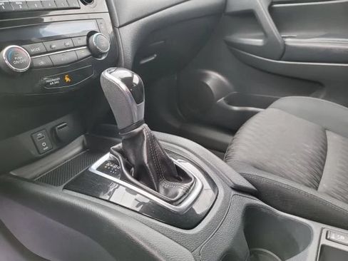 Used 2017 Nissan Rogue SV AWD/4WD image 19