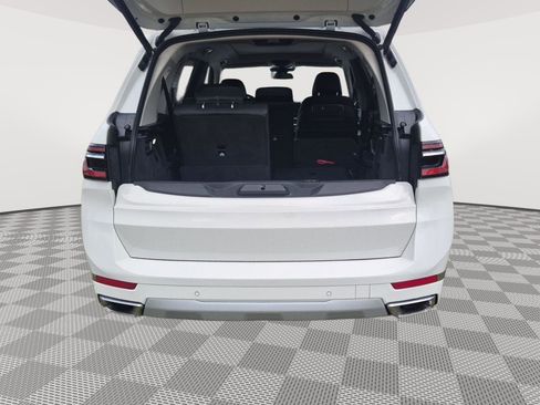 Used 2024 BMW X7 xDrive40i image 9