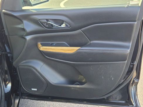 Used 2017 GMC Acadia Denali w/ Technology Package image 4