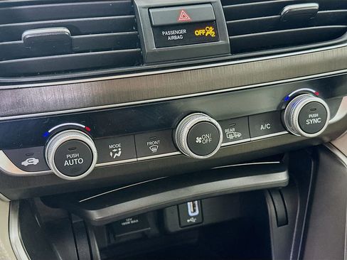 Used 2019 Honda Accord Hybrid image 16