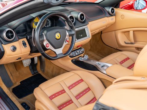 Used 2010 Ferrari California RWD image 10