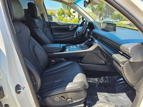 Used 2024 Genesis GV80 2.5T image 33