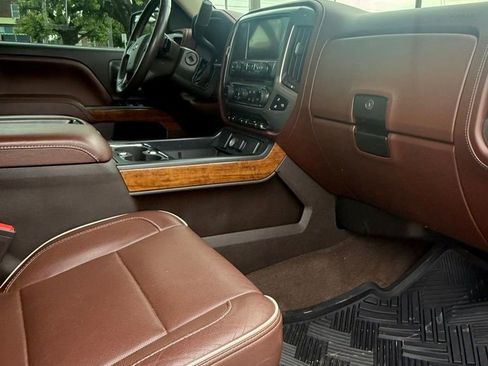 Used 2014 Chevrolet Silverado 1500 High Country w/ High Country Premium Package AWD/4WD image 10