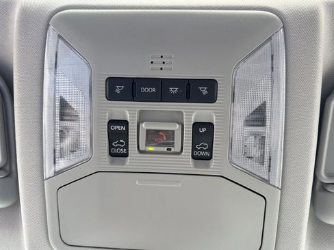 Used 2022 Toyota RAV4 XLE w/ Convenience Package AWD/4WD image 17