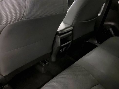 Used 2021 Toyota RAV4 LE AWD/4WD image 10