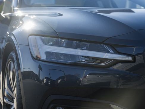 Certified 2023 Volvo S60 B5 Ultimate w/ Climate Package image 12