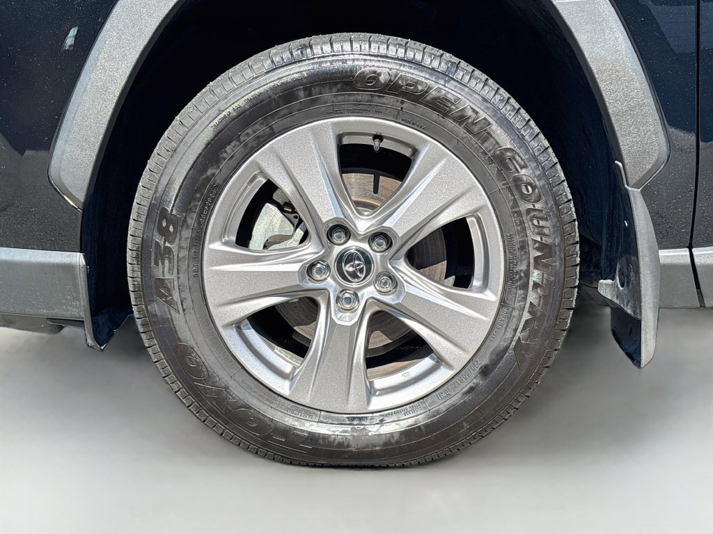 Used 2025 Toyota RAV4 LE AWD/4WD image 27