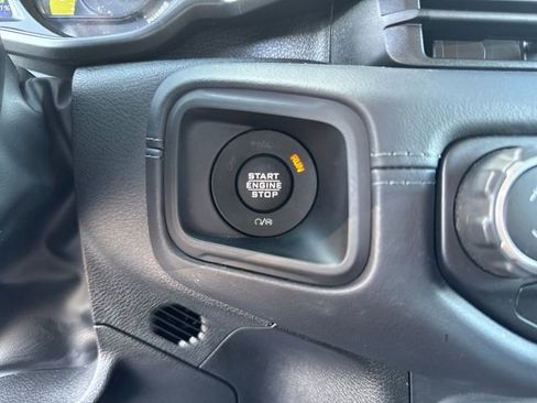 Used 2025 Jeep Wrangler Unlimited Sahara AWD/4WD image 31