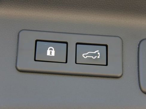 Used 2025 Subaru Forester Limited image 32