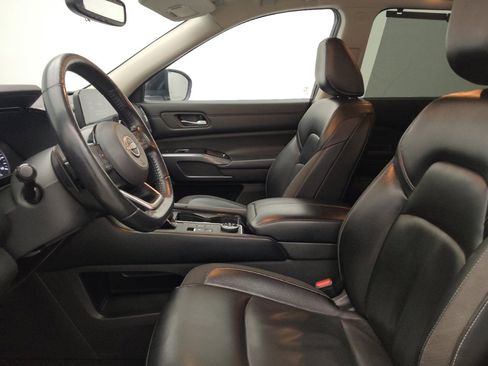 Used 2022 Nissan Pathfinder SL AWD/4WD image 17