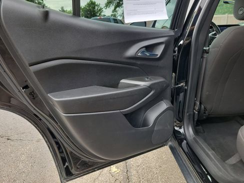 Used 2024 Chevrolet Trax RS FWD image 17