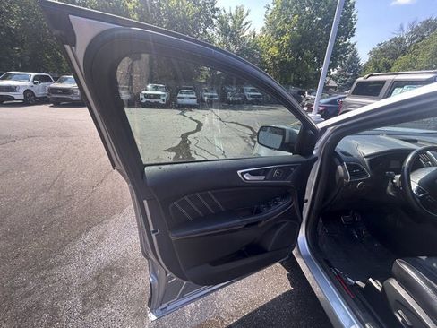 Used 2022 Ford Edge ST w/ Equipment Group 401A image 9