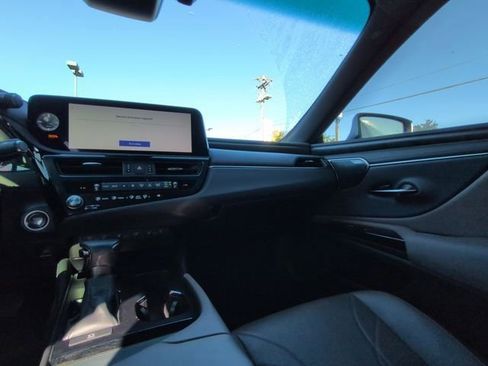 Used 2024 Lexus ES 350 Ultra Luxury image 3