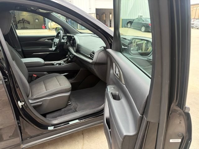 Used 2025 Chevrolet Traverse LT FWD image 22